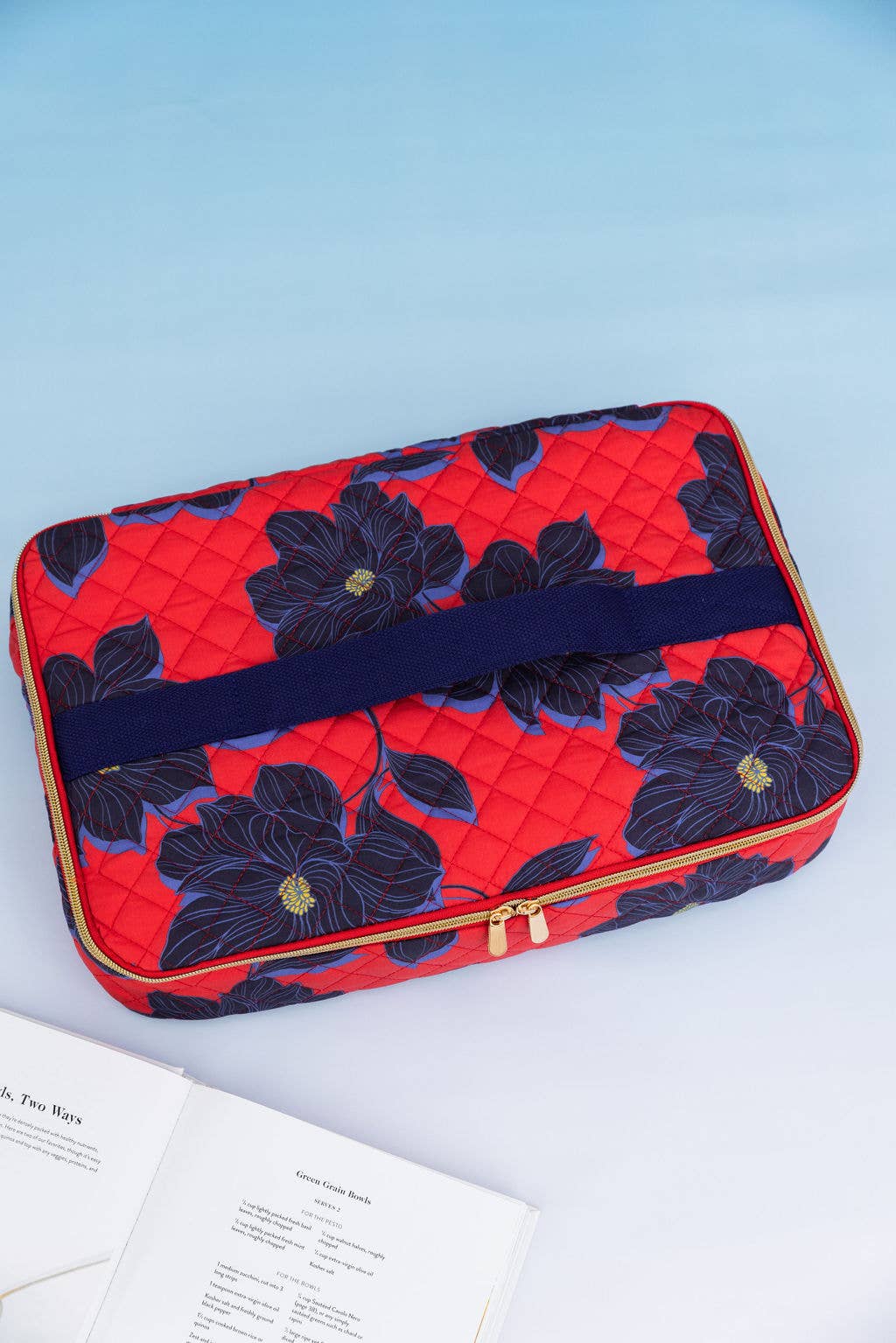Casserole Carrier: Magnolia Shadows Red