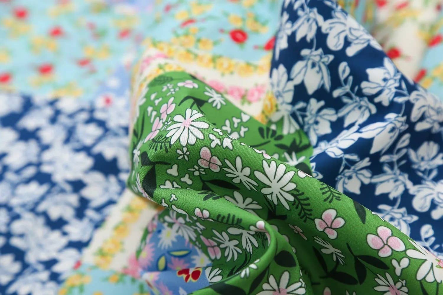 Elysane Cottagecore Floral Quilted Jacket: Green