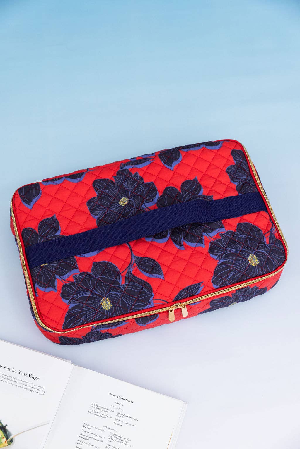 Casserole Carrier: Magnolia Shadows Red