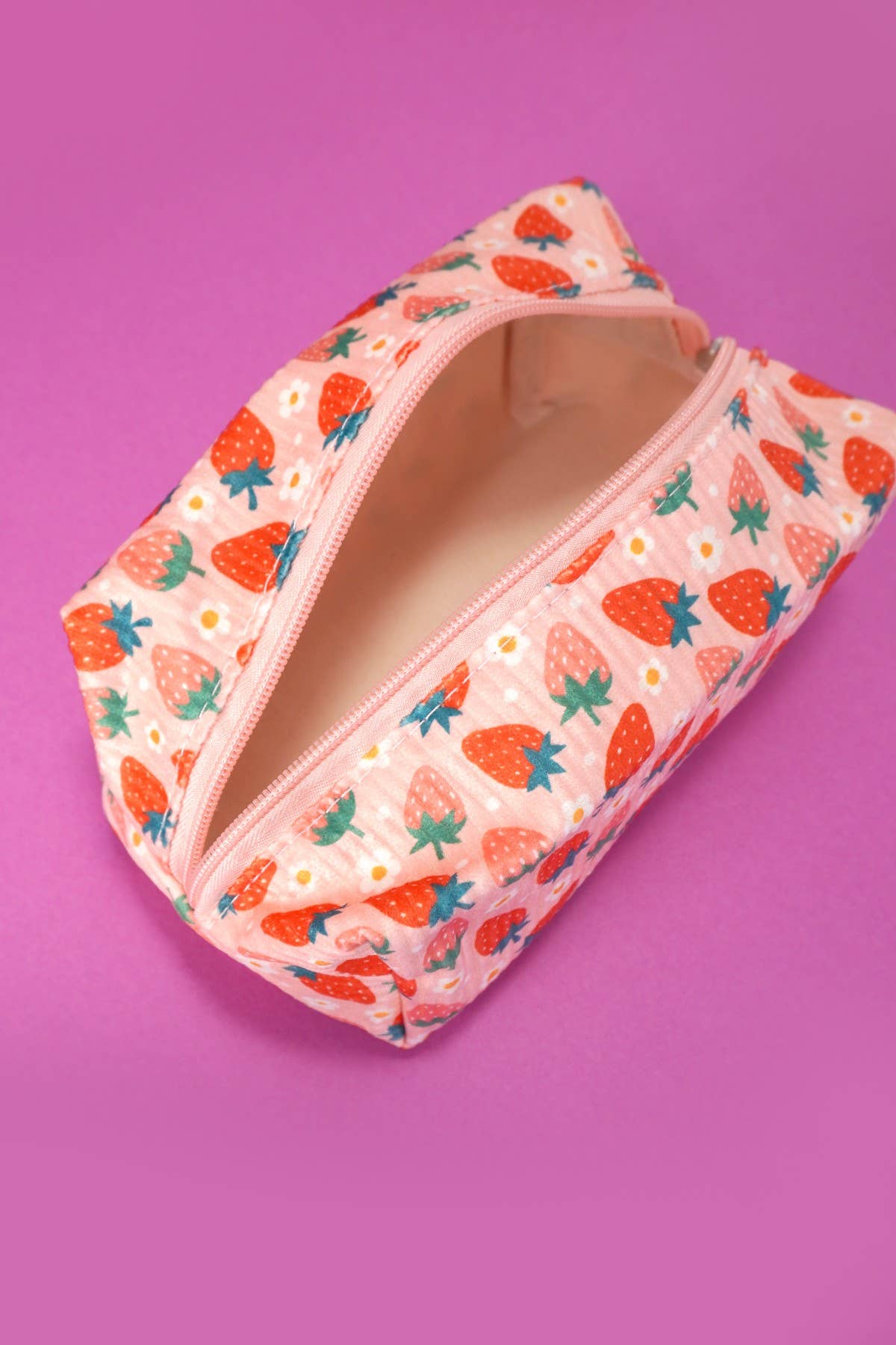 Cosmetic Pouch bag: Strawberry