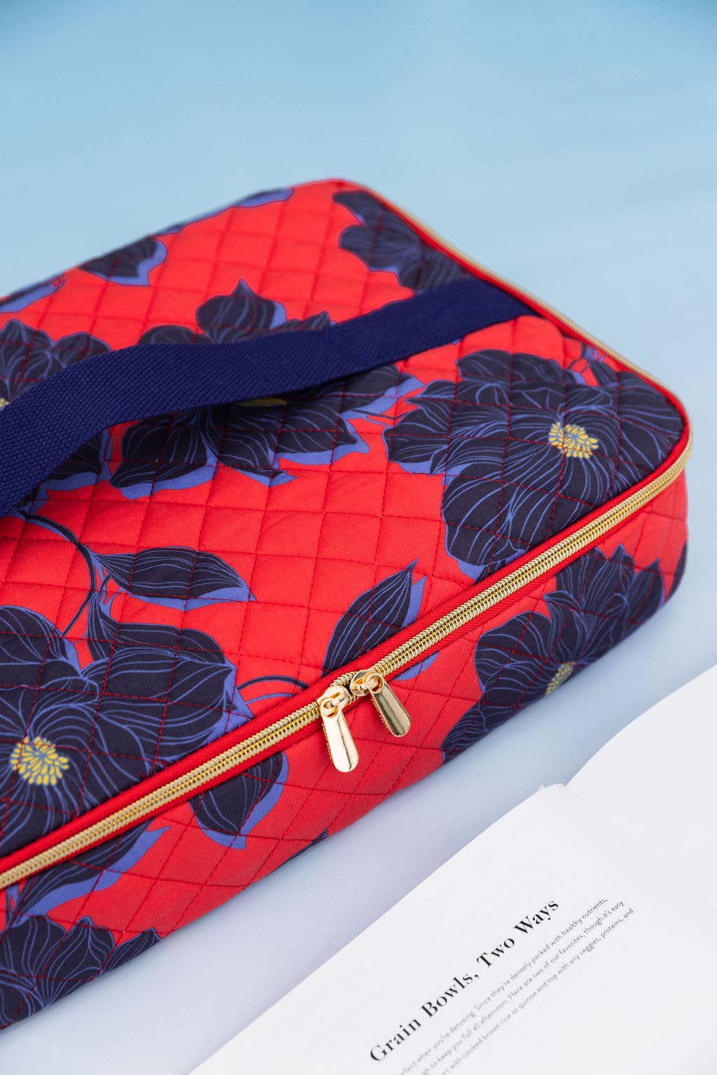 Casserole Carrier: Magnolia Shadows Red