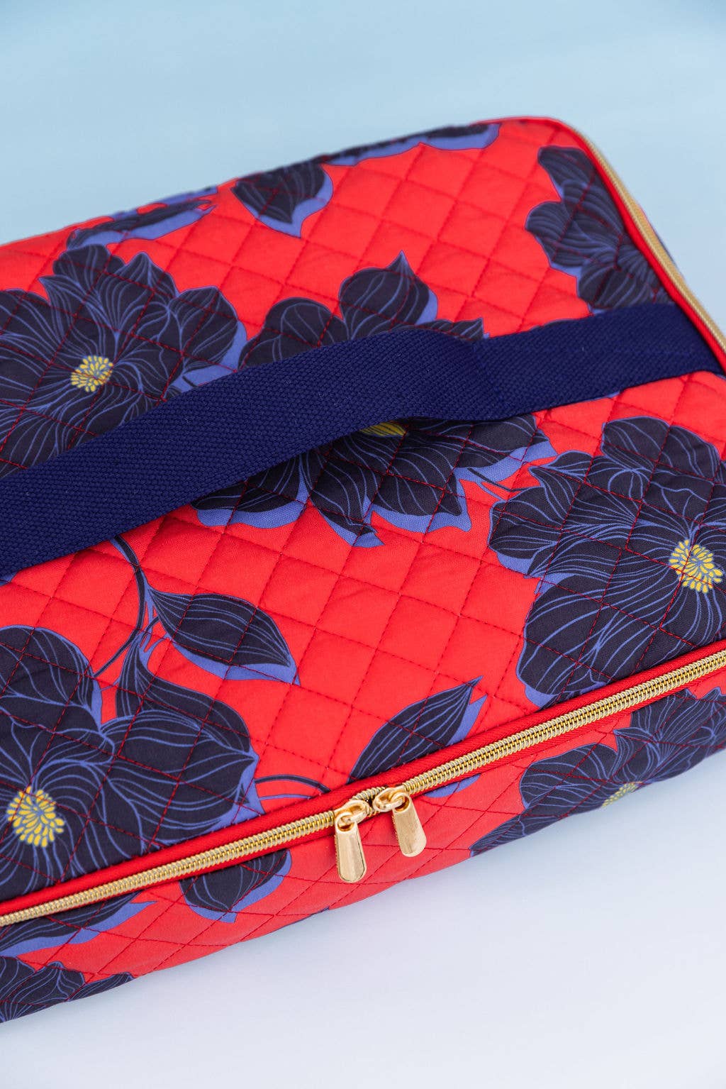 Casserole Carrier: Magnolia Shadows Red